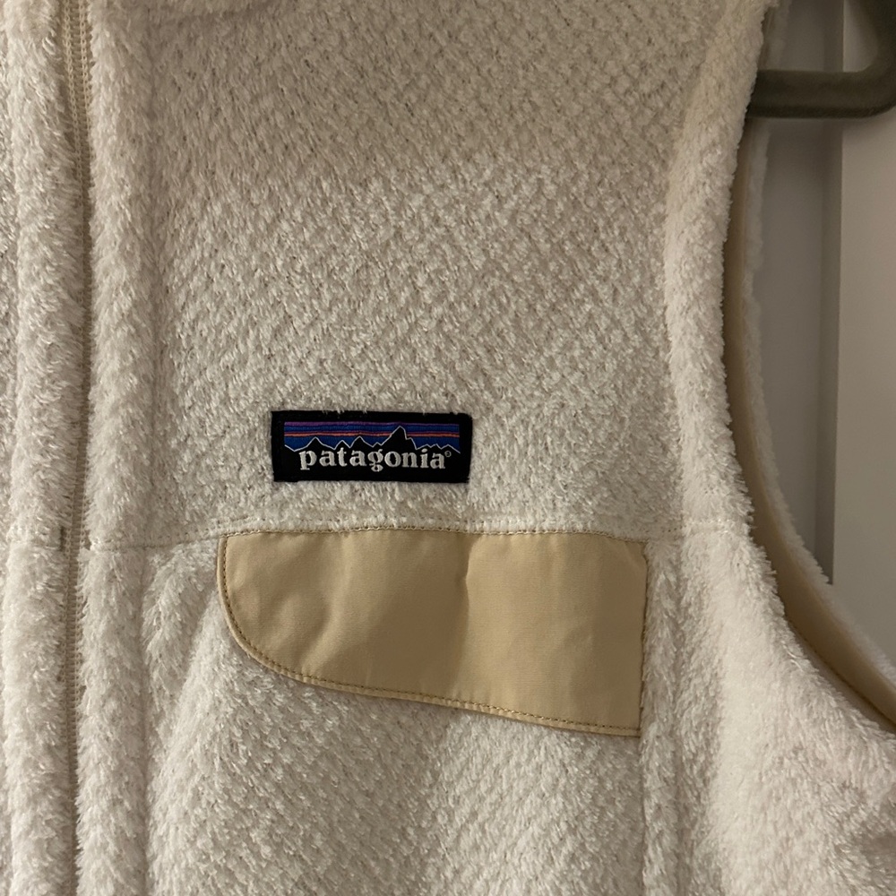 Patagonia Cream Fleece Vest with Tan Pocket - Picture 2 of 3